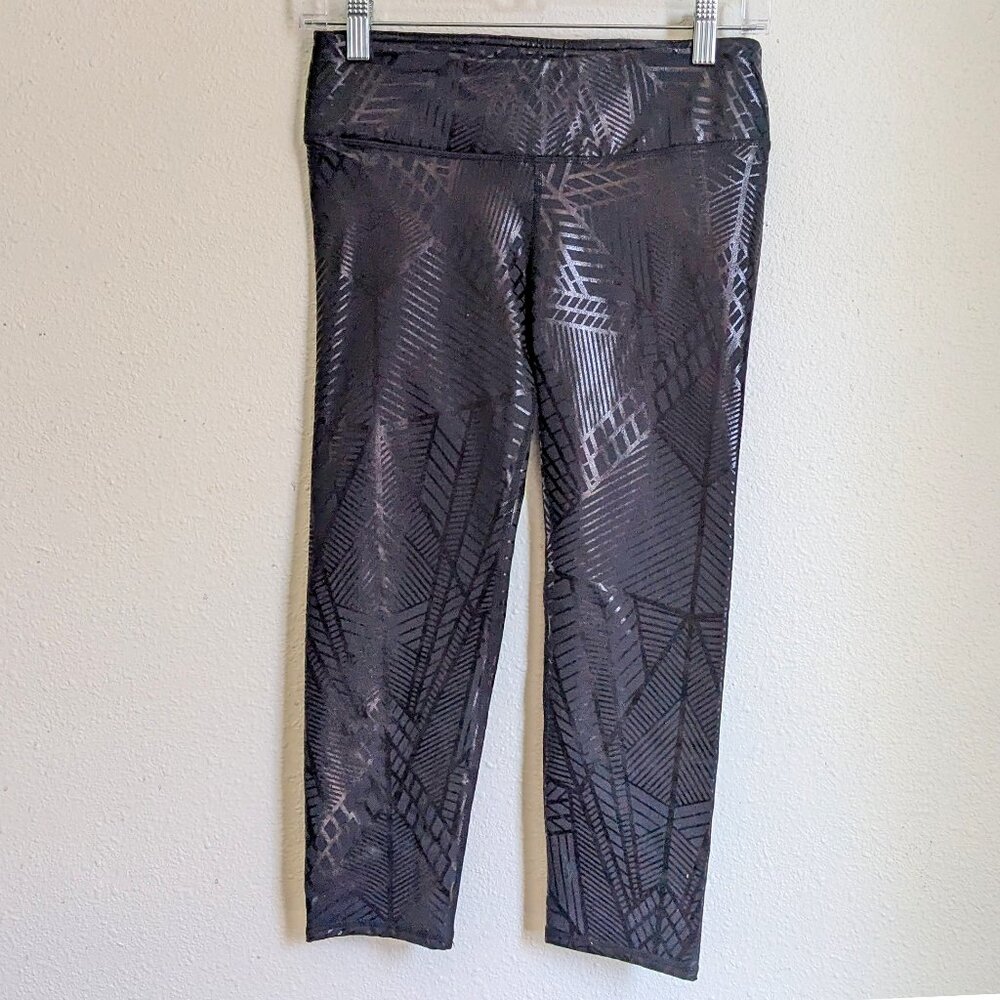 Fabletics Salar Capri Leggings | S | Shiny Black Geometric | NWT